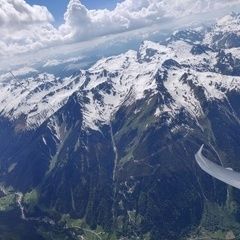 Flugwegposition um 13:35:33: Aufgenommen in der Nähe von Gemeinde St. Gallenkirch, Österreich in 3171 Meter